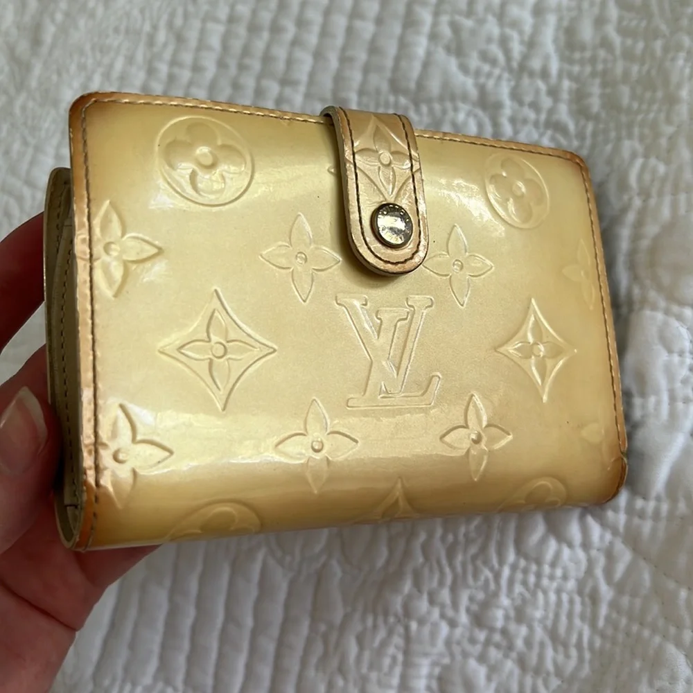 Louis Vuitton Authentic Vernis Kisslock Wallet - Picture 5 of 15